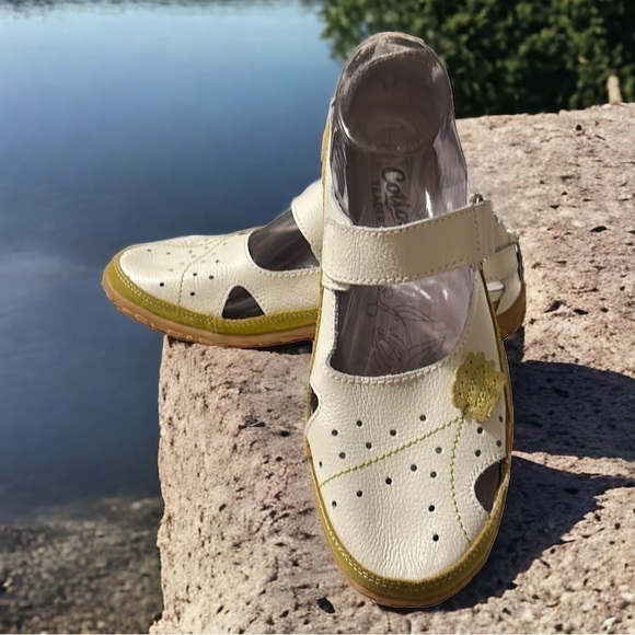 Cotton Traders White Leather Buckle Sandals Size 9 - Picture 1 of 6